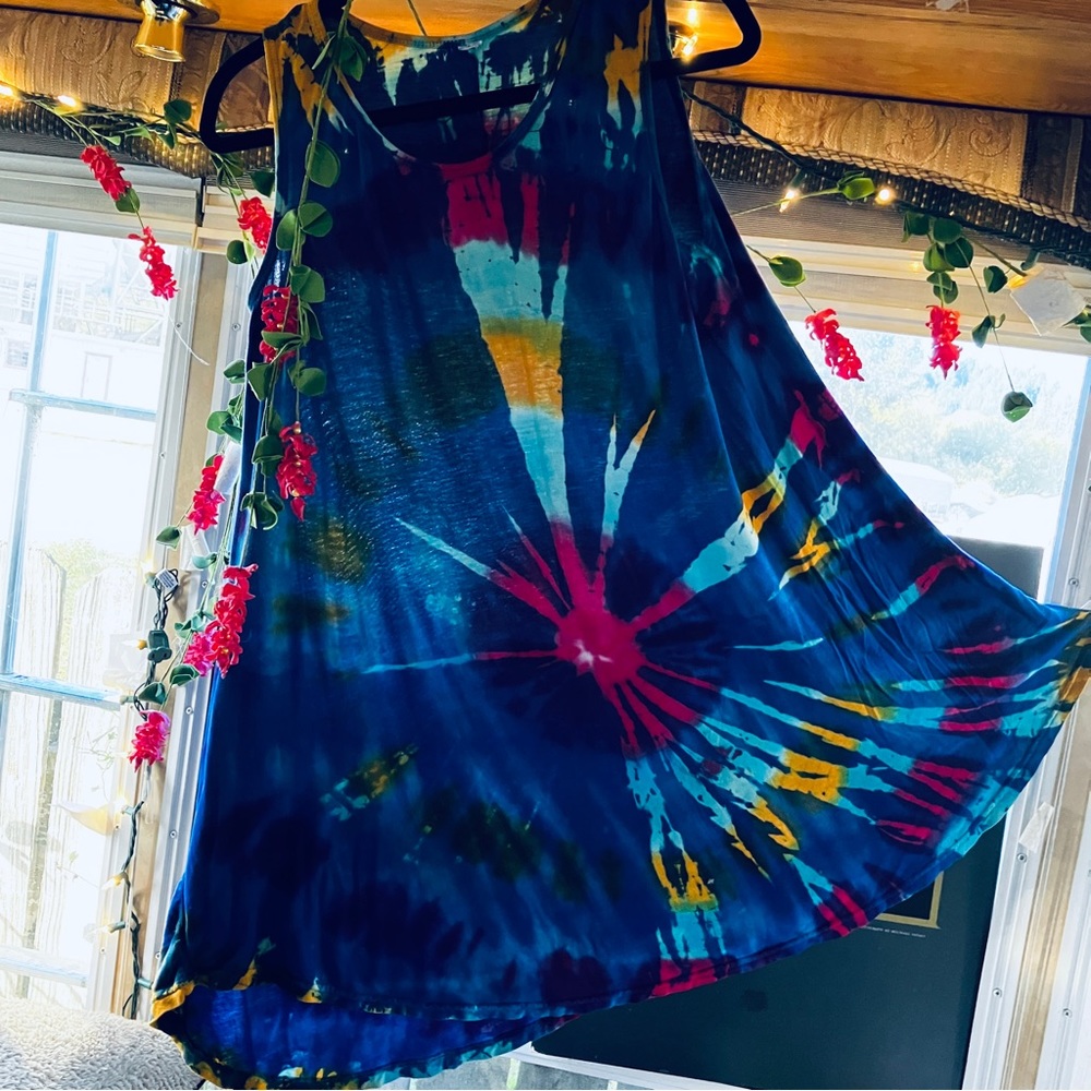 Fun to wear, flowing tie dye cotton tank dress, with vivid colors. No tags, XL - Picture 4 of 4